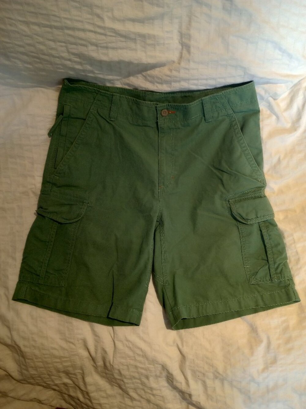 L.L. Bean Men's Natural Fit Green Cargo Shorts, Size 35W